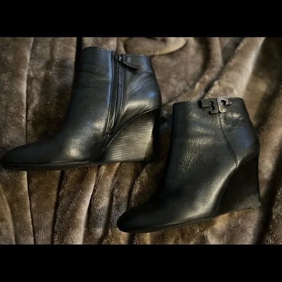 Tory Burch Shoes Tory Burch Black Leather Tumbled Vitello - Main Image